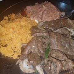 A picture of Liver and onion estillo mexicana.