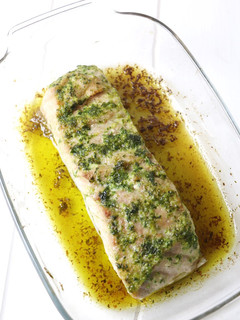 Una foto de Ventresca de atún con salsa verde