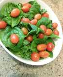 Ensalada verde de espinacas, lechuga, kale y tomate