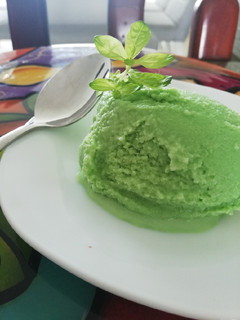 Una foto de Helado de Menta Casero