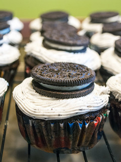 A picture of Cookies and Creme Cupcakes.
