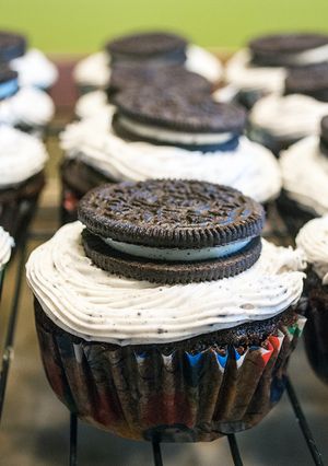 A picture of Cookies and Creme Cupcakes.