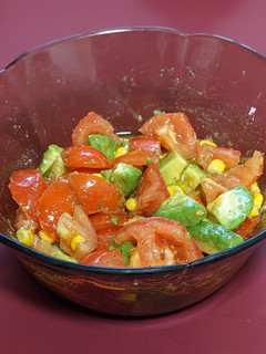 Foto principal de Ensalada del día con maíz dulce