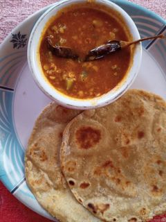 દૂધી ચણા દાળ નું શાક-ભાખરી રેસીપી મુખ્ય ફોટો