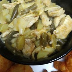 A picture of Autumn Chicken Broken Noodles.