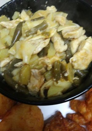 A picture of Autumn Chicken Broken Noodles.