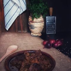 A picture of Kebab with caramelized onions.