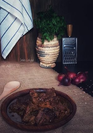 A picture of Kebab with caramelized onions.