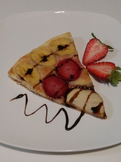 Una foto de Pizza de hojaldre y frutas de temporada