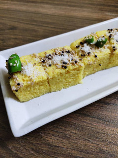 A picture of Khaman Dhokla.