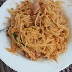 A picture of Spaghetti with sausages.