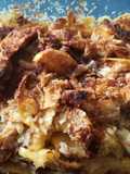 Crumble de manzana con orejas de panadería de masa hojaldrada