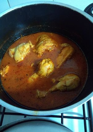 Una foto de Pollo a la cacerola 😋!! Para acompañar arroz, fideos