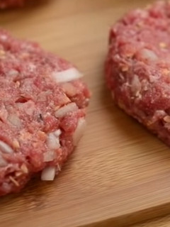 Foto de Hambúrguer no prato
