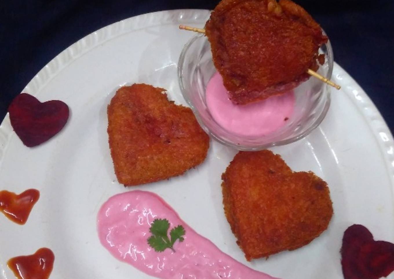 Beetroot bread roll hearts