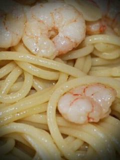 Una foto de Falsas gulas al ajillo (espaguetis)