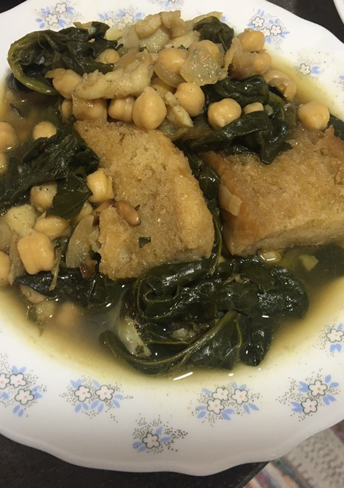 Una foto de Potaje de bacalao y espinacas