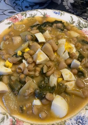 Una foto de Potaje de alubias y garbanzos con acelgas, gambas y calamares!!! En olla GM H de luxe