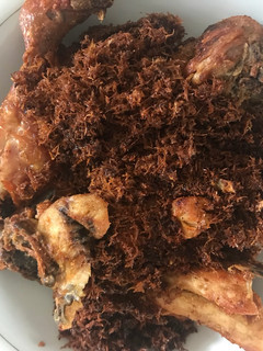 Foto resep Ayam serundeng kelapa laos