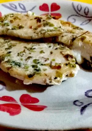 Una foto de Filetes de pechuga de pollo en ajo y orégano