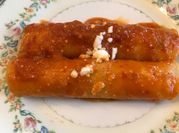 Una foto de tomate cebolla enchiladas