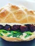 Panino per l'International Hummus Day