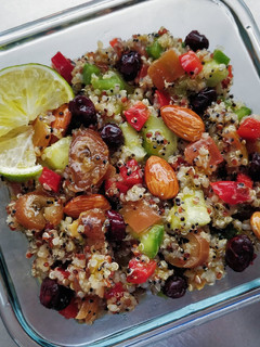 Una foto de Tabulé de quinoa con dátiles