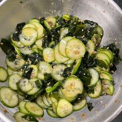 A picture of Cucumber wakame seaweed salad.