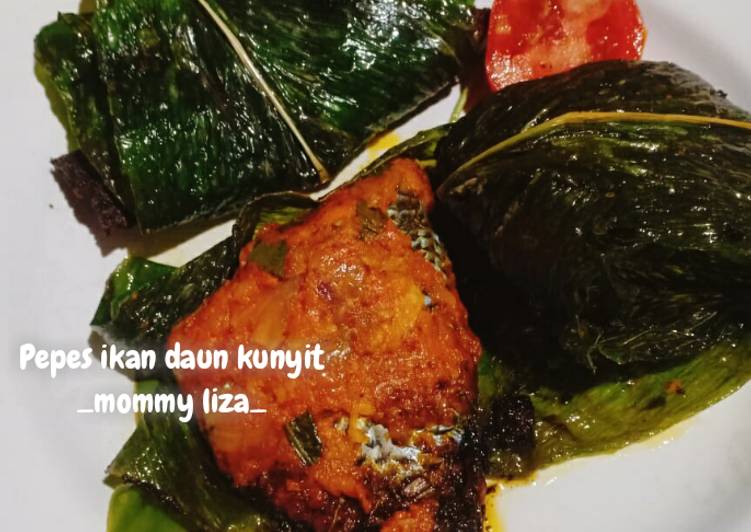 Pepes ikan daun kunyit