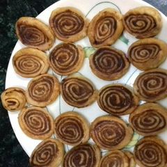 A picture of Gujrati snacks bhakarvadi.