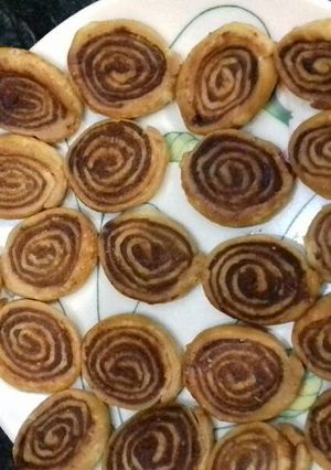A picture of Gujrati snacks bhakarvadi.