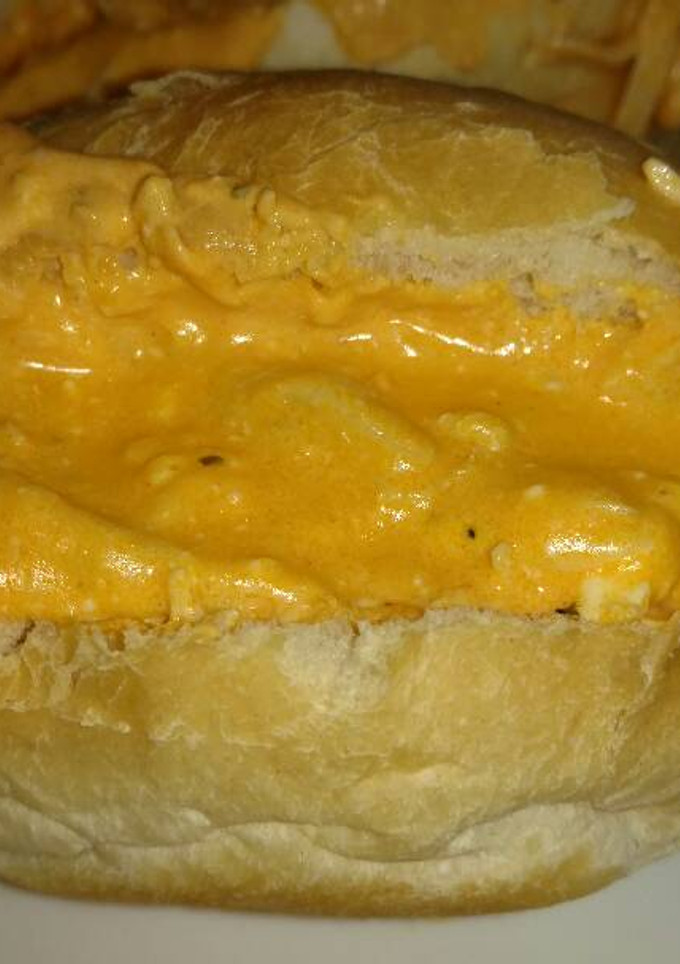A picture of Cheesy Crockpot Buffalo Chicken Dip.