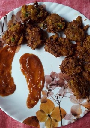 A picture of Pakauri (pyaz ke pakode).