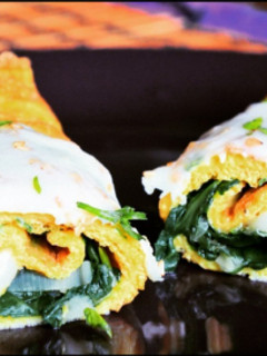 Una foto de Rollitos de tortilla con espinacas y queso