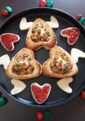 A picture of Cheese Veg Bread Heart Disc.