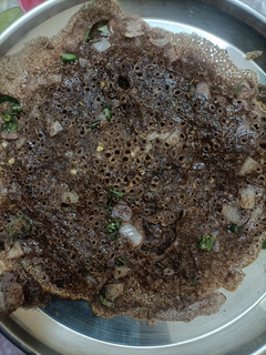 ராகி தோசை(ragi dosai recipe in tamil) செய்முறை முக்கிய புகைப்படம்