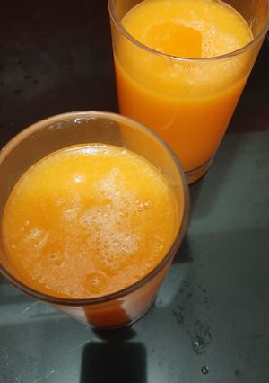 Una foto de Jugo de papaya y naranja