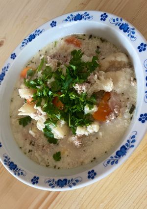 Tárkonyos karfiolleves, darált hússal recept fotója