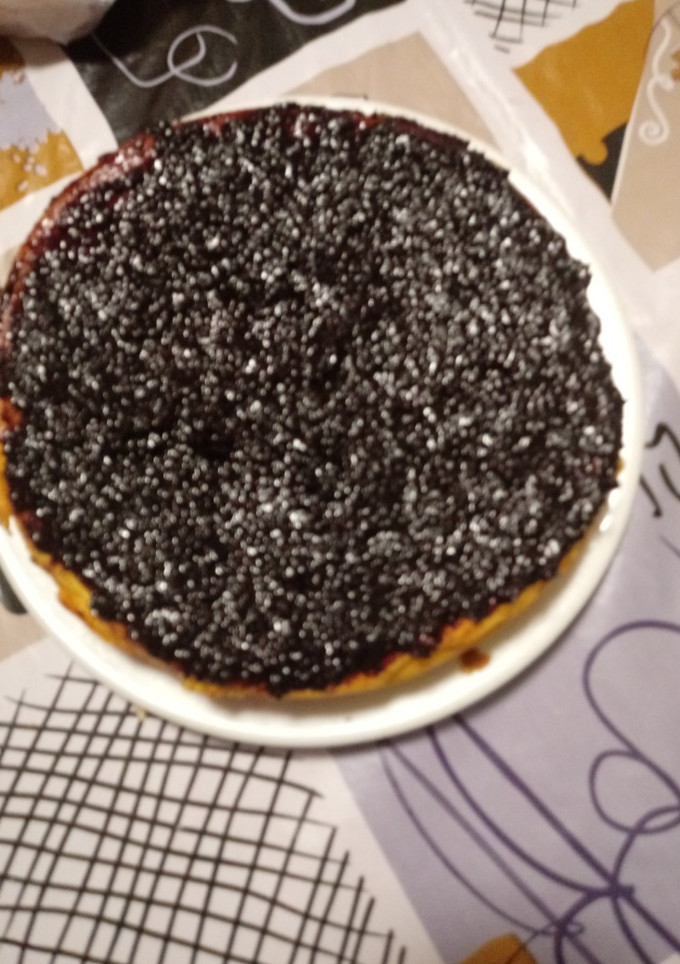 Una foto de Tarta de quesito y yogur con mermelada de mora en la olla gm g