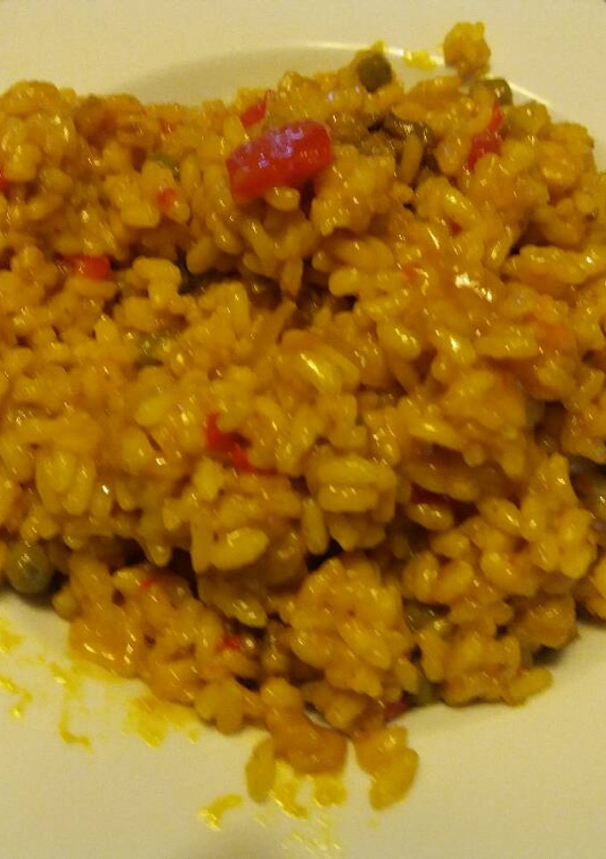 Una foto de Arroz tipo paella con carne