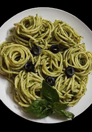 A picture of Spinach garlic noodles.