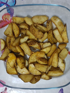 Una foto de Patatas al horno especiadas 👌