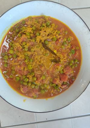 લીલી હળદર વટાણા અને ગાજર નું શાક (Lili Haldar Vatana Gajar Shak Recipe In Gujarati) રેસીપી મુખ્ય ફોટો