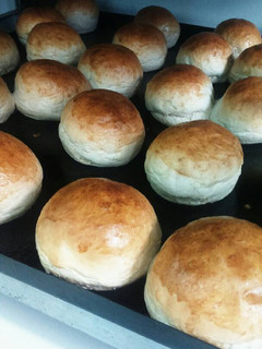 Una foto de Pan frica y pan de completo