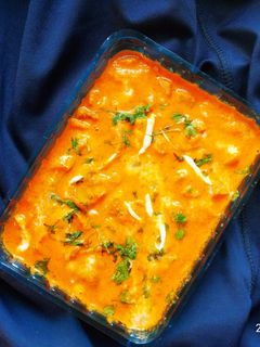 मशरूम बटर मसाला (mushroom butter masala recipe in marathi) रेसिपी चे मुख्य फोटो