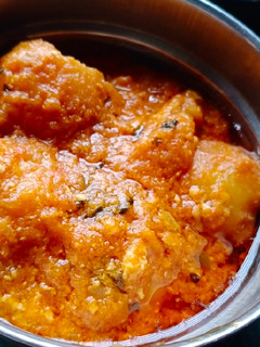 दम आलू (dum aloo recipe in Hindi) रेसिपी मुख्य फोटो