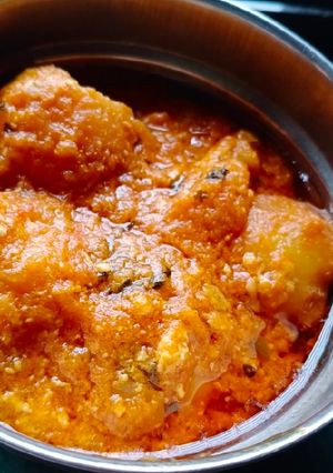 दम आलू (dum aloo recipe in Hindi) रेसिपी मुख्य फोटो