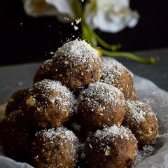 A picture of Foxnut(मखाना) Laddoo.