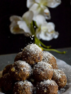 A picture of Foxnut(मखाना) Laddoo.