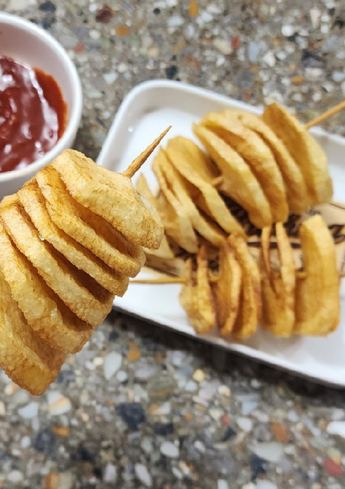 Una foto de Papas fritas espiral ➿ con salsa picante 🌶️🔥